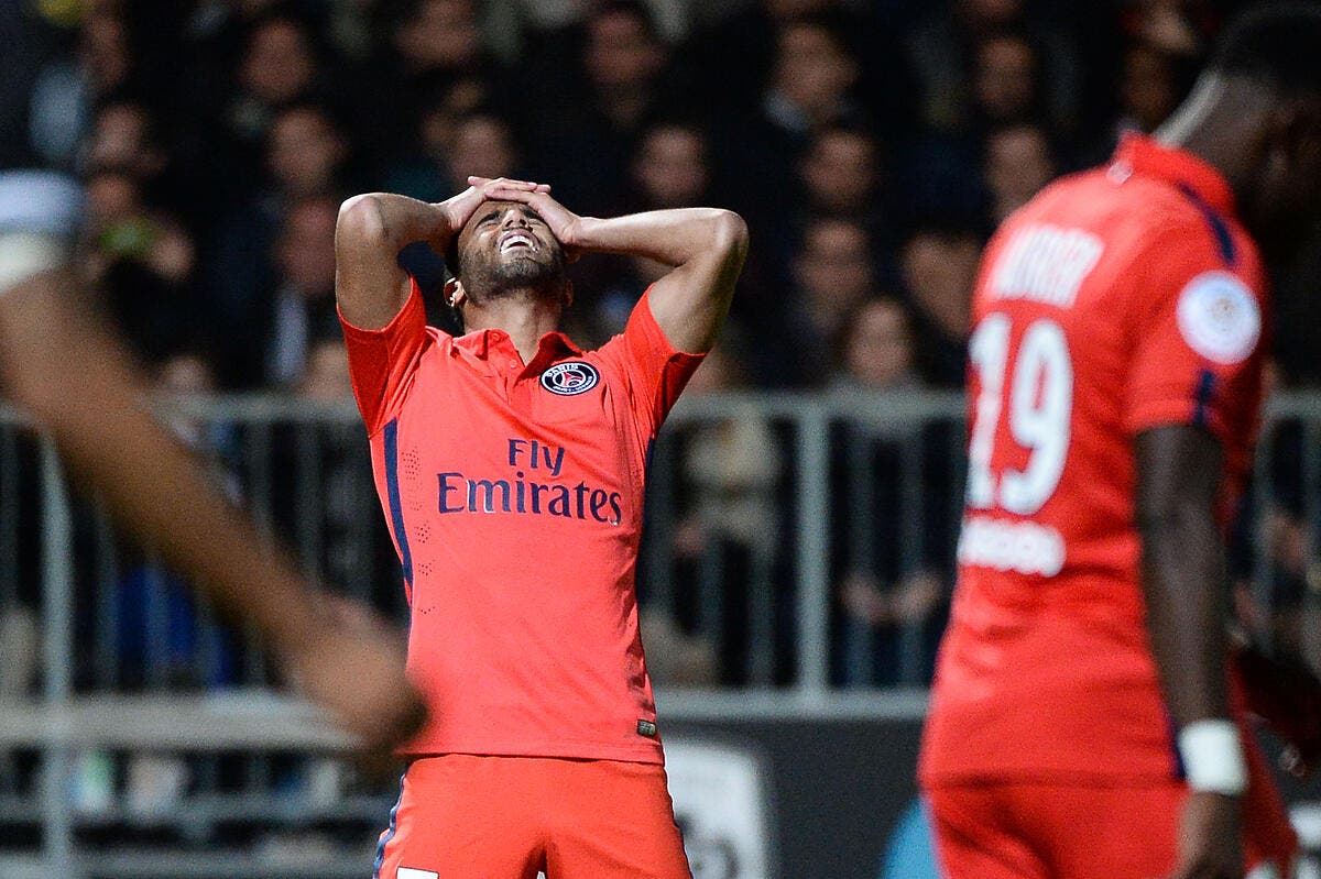 Foot Psg Lucas Se Prend Un Tacle Tr S S V Re Au Psg Foot