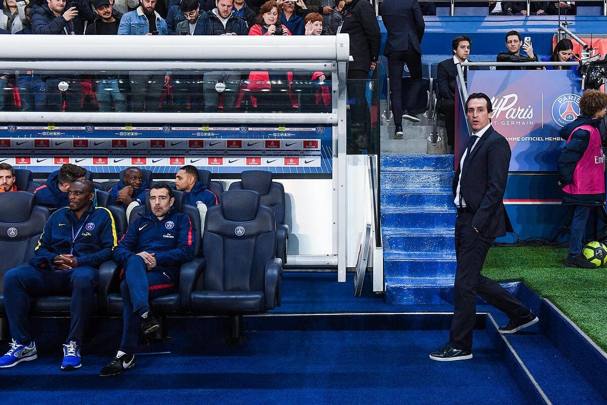 Foot Psg Psg M N S D Voile Sa V Rit Sur Emery Et Le Vestiaire Et