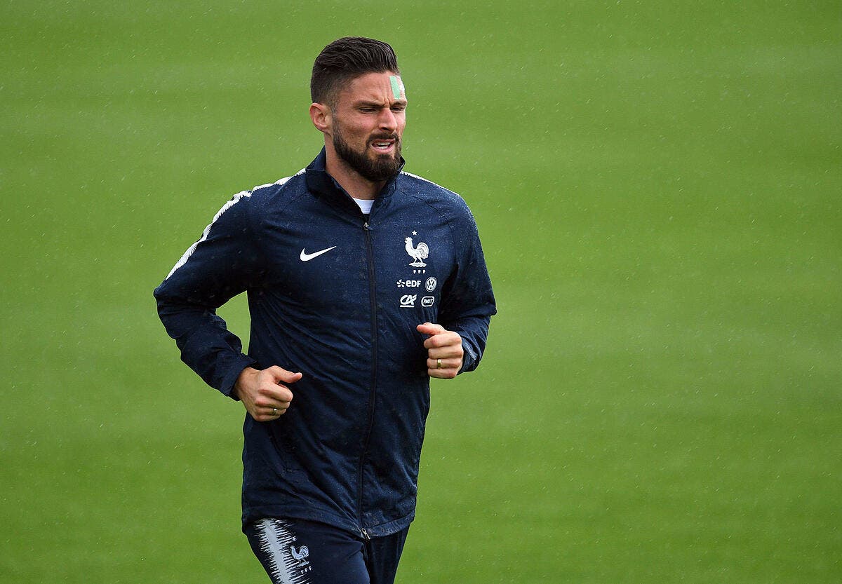 Equipe de France EdF Giroud a mal au crâne le staff prend une