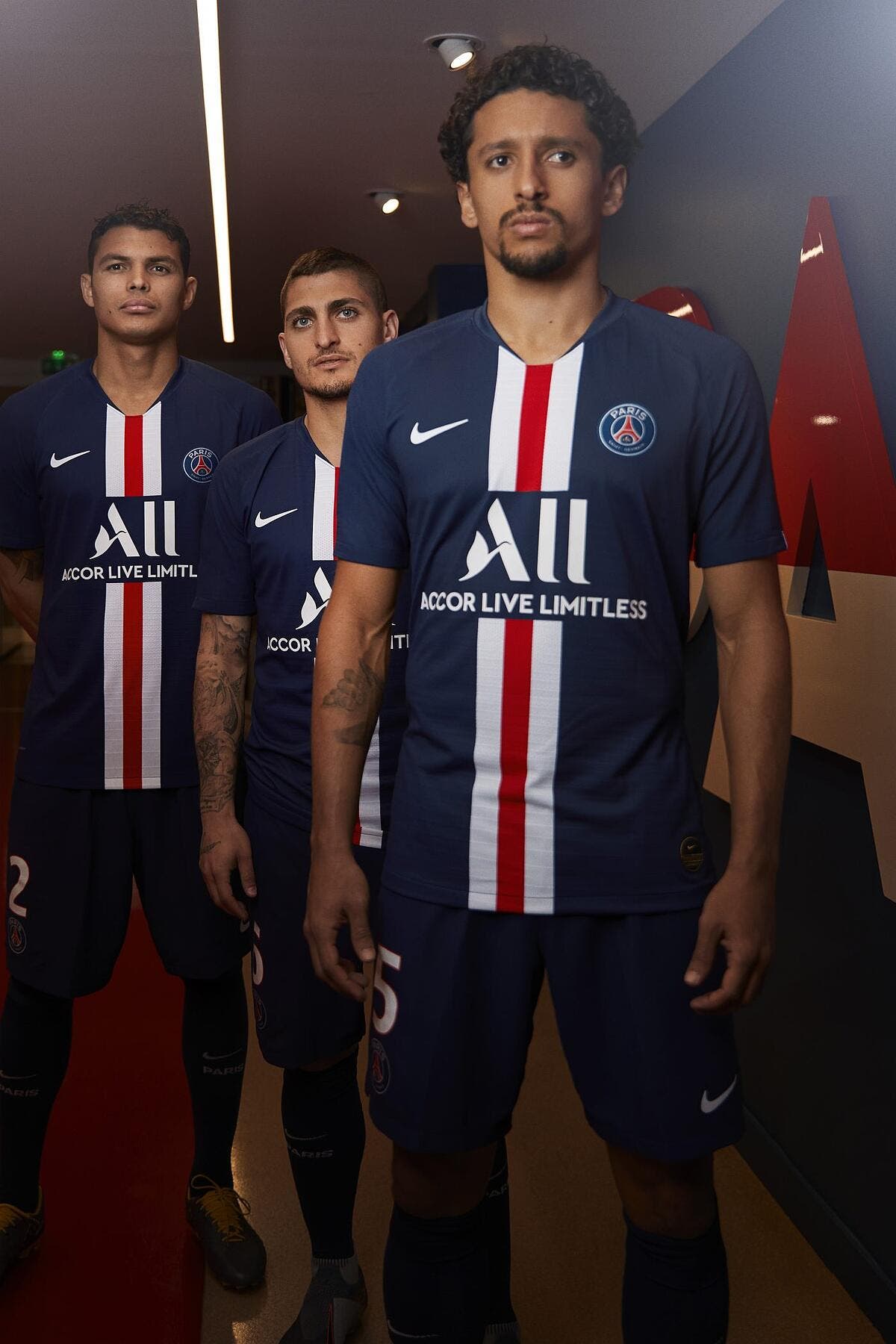 Foot Psg Officiel Le Psg D Voile Son Nouveau Maillot Avec Neymar