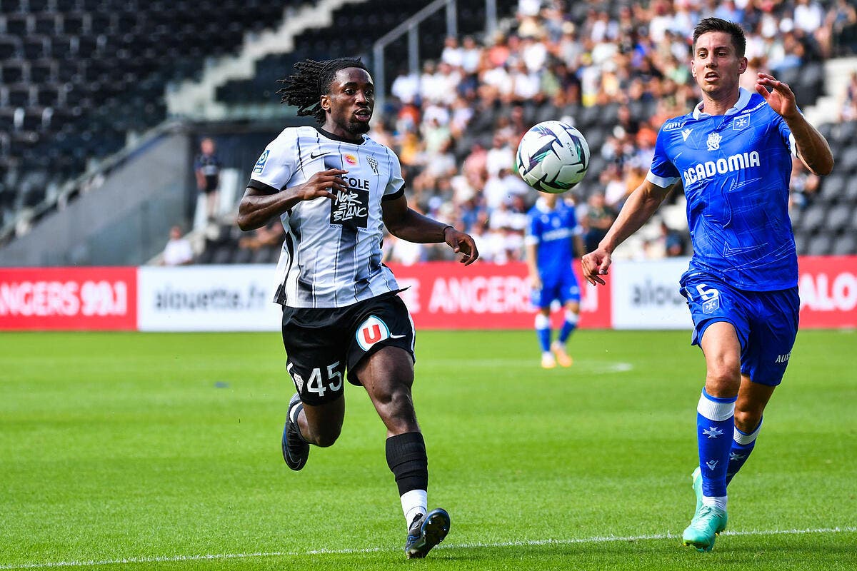 L2 Angers Et Auxerre Se Neutralisent Foot 01