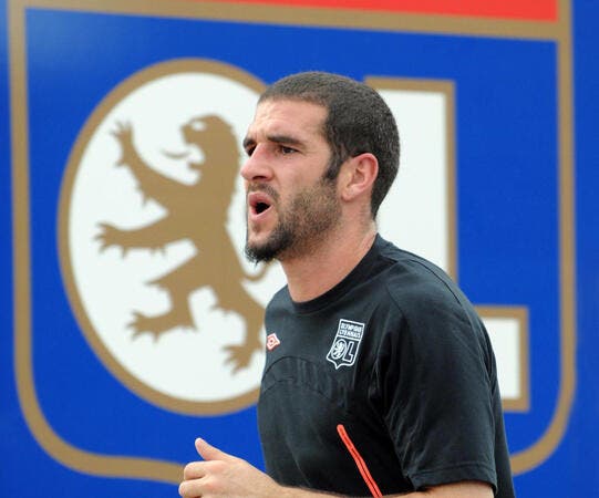 http://www.foot01.com/img/thumbs/560x450/art/2009/Jul/15/lisandro-lopez-va-mouiller-le-maillot-pour-l-ol_31729_4623.jpg