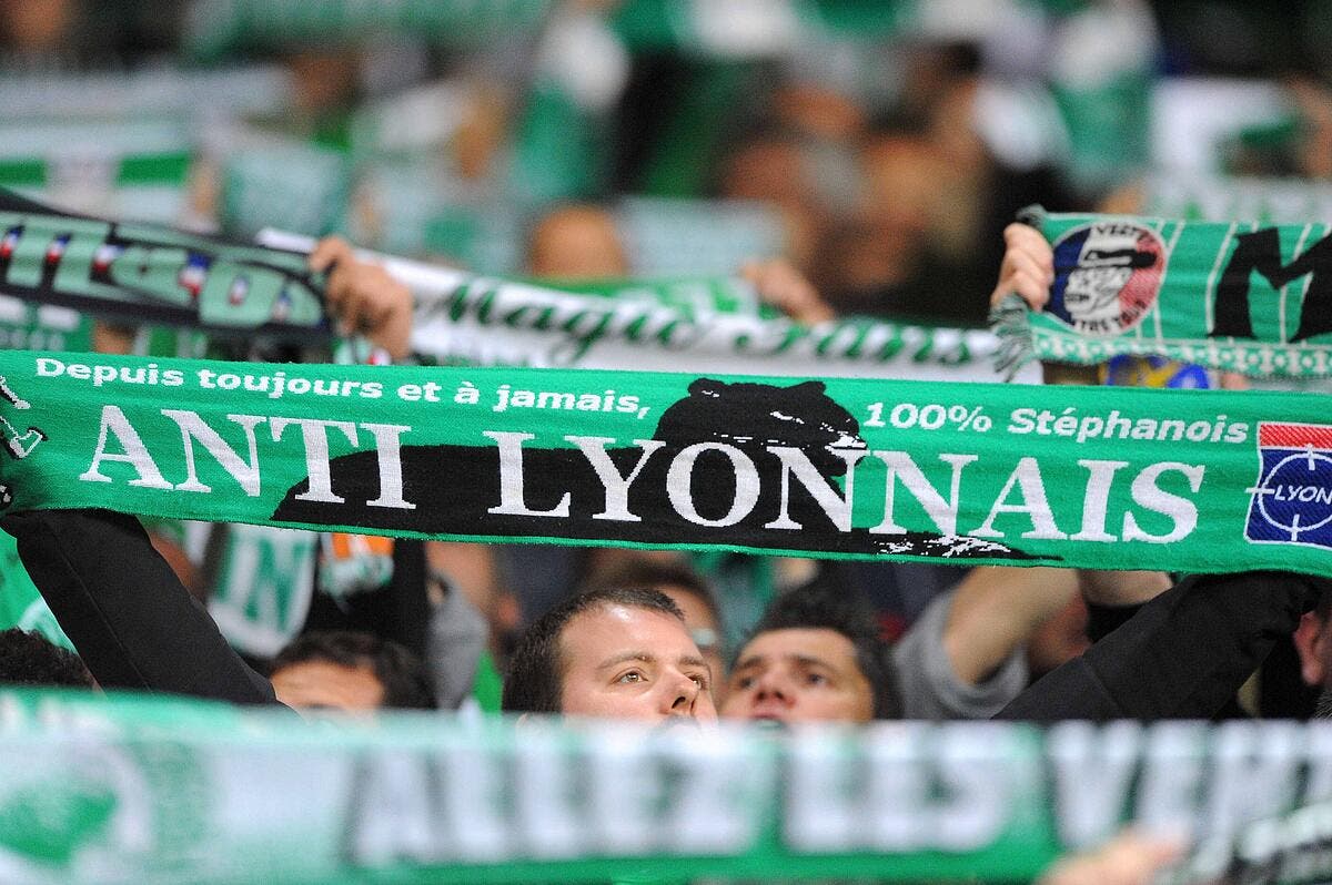 Football Ligue 1 - L'écharpe anti-OL, un cadeau qui s'arrache à Saint- Etienne - Olympique Lyonnais - Foot 01