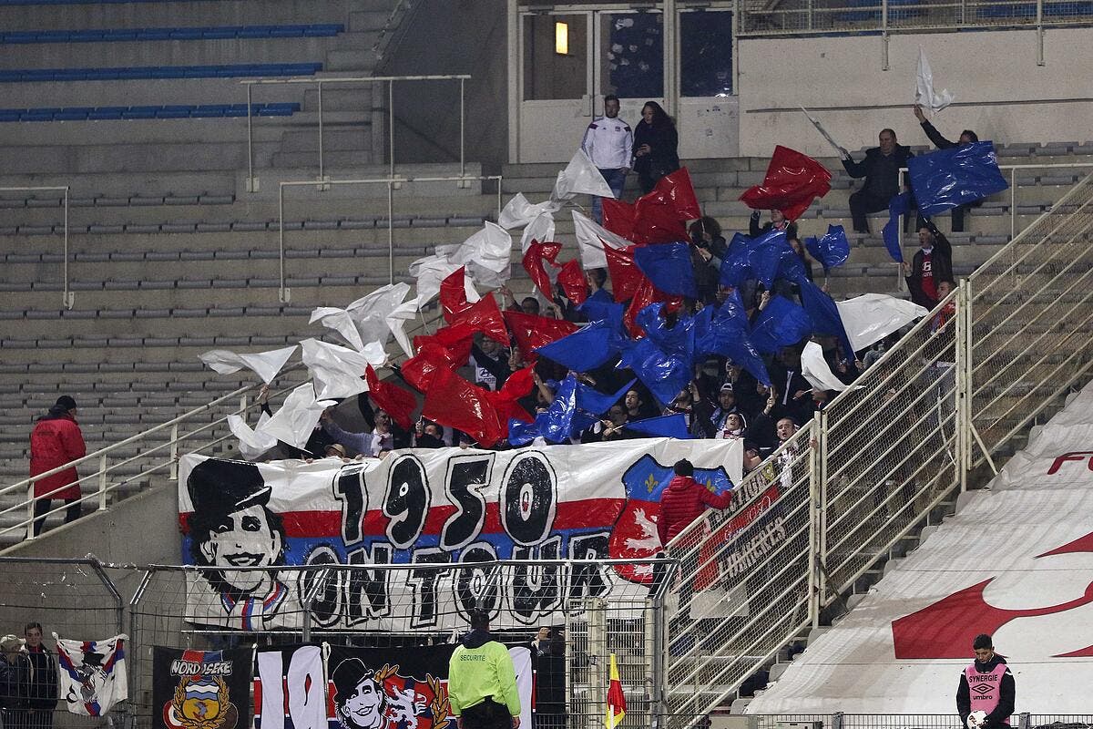 Foot Ol Ol Quand Les Supporters Lyonnais Se Battent Entre Eux Olympique Lyonnais Foot 01 