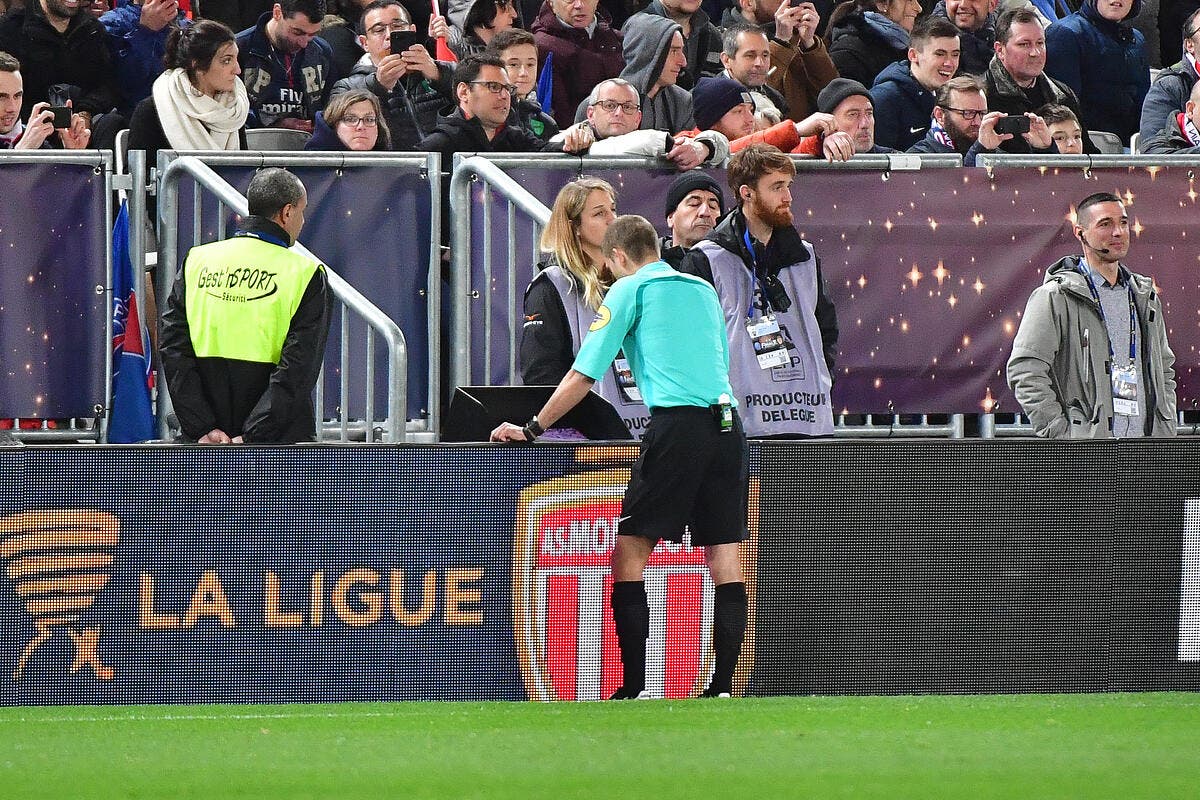 Football Ligue 1 - Lizarazu se lâche et compare la vidéo à du « sexe sans  jouissance » - Foot 01