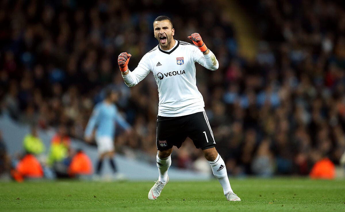 Foot Ol Ol Accord Proche Entre Lyon Et Anthony Lopes Olympique Lyonnais Foot 01 