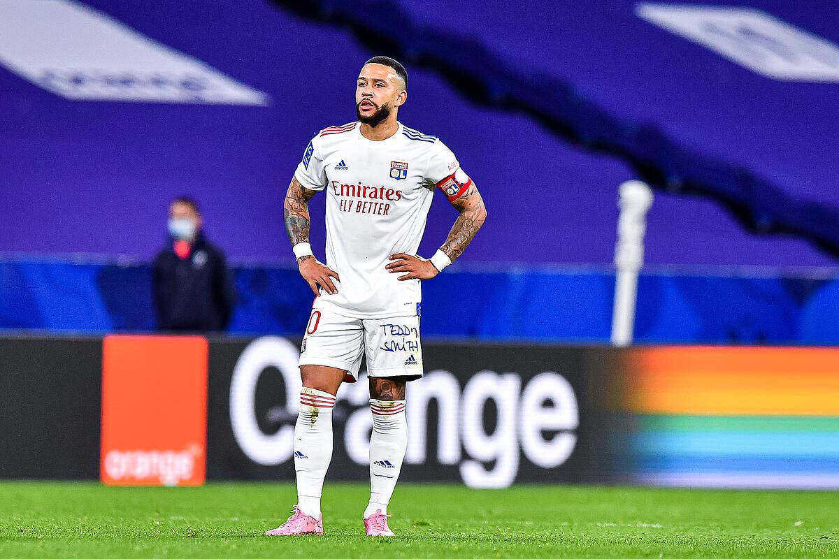 OL : Memphis Depay épinglé pour des photos avec un fauve