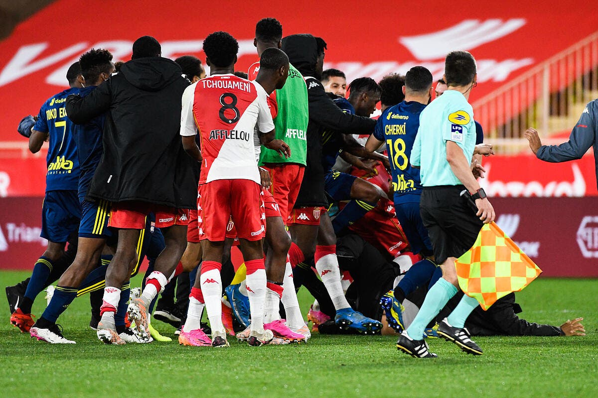 Foot OL - OL : Lyon Perdant De La Baston Générale Par KO - Foot 01