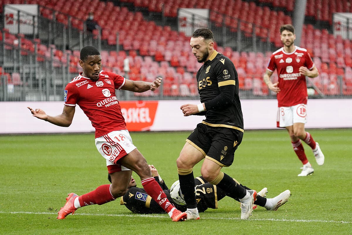 Match en. Олимпиакос Нант 3 ноября. Футбольный клуб Stade Brestois. Либреттница.