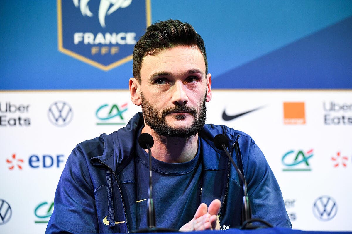 Equipe De France Edf Qatar 1 0 Lgbt Lloris Se Couche Devant Le