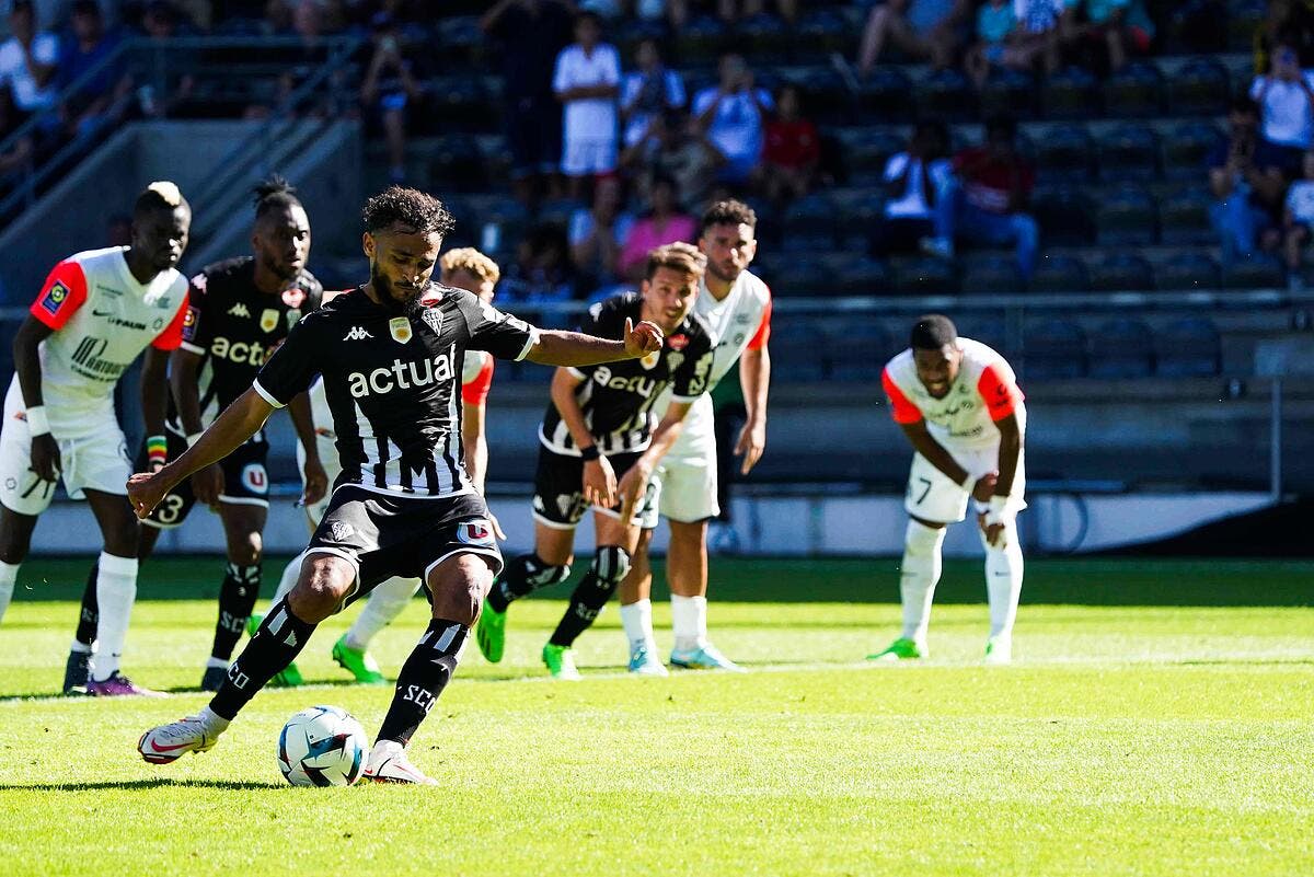 Football Ligue 1 - L1 : Au Tour De Montpellier De Péter Un Plomb - Foot 01