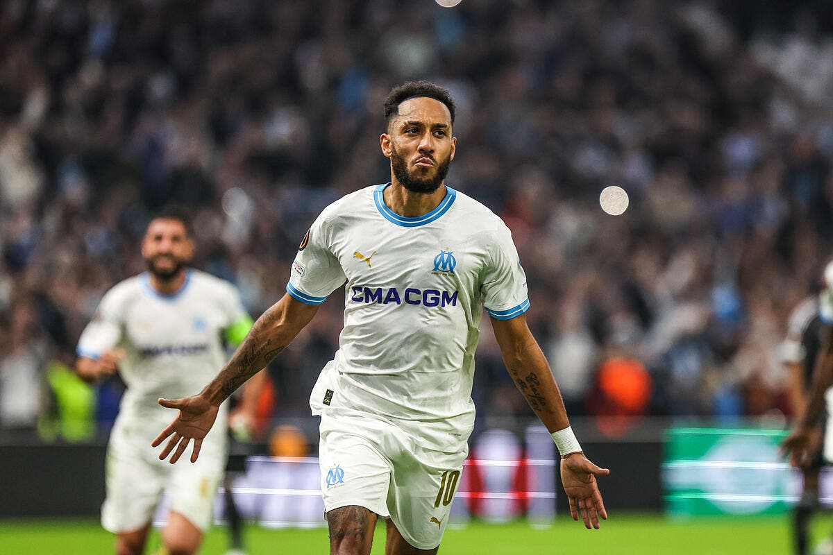 Aubameyang Superstar De L'OM, Les Supporters à Genoux - Foot 01