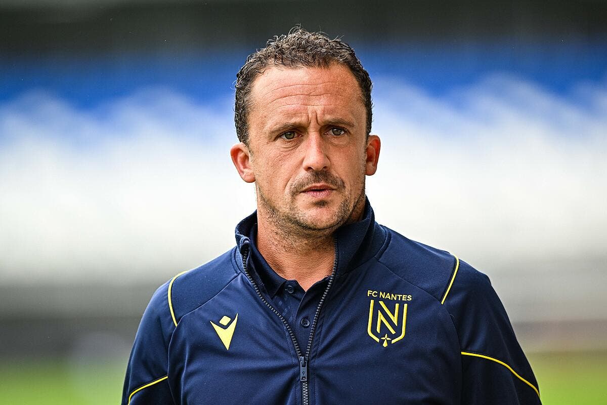 Sports - Football : Aristouy, l'entraîneur de Nantes, débarqué et remplacé  par l'ancien Olympien Gourvennec