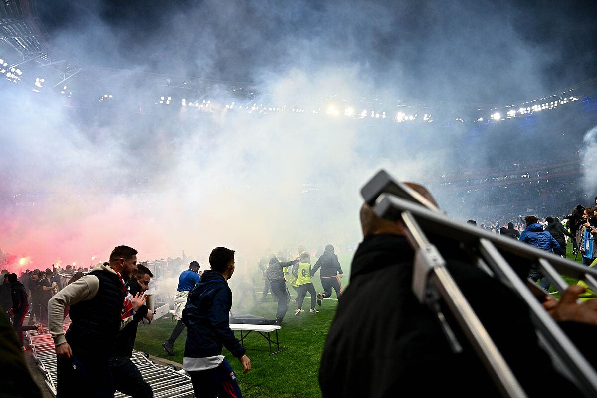 OL-VA : Un adjoint de l'entraîneur tabassé par un stadier - Olympique Lyonnais thumbnail