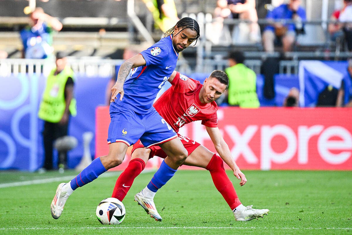 EdF : Bradley Barcola Choque Deschamps Et Les Joueurs - Foot 01