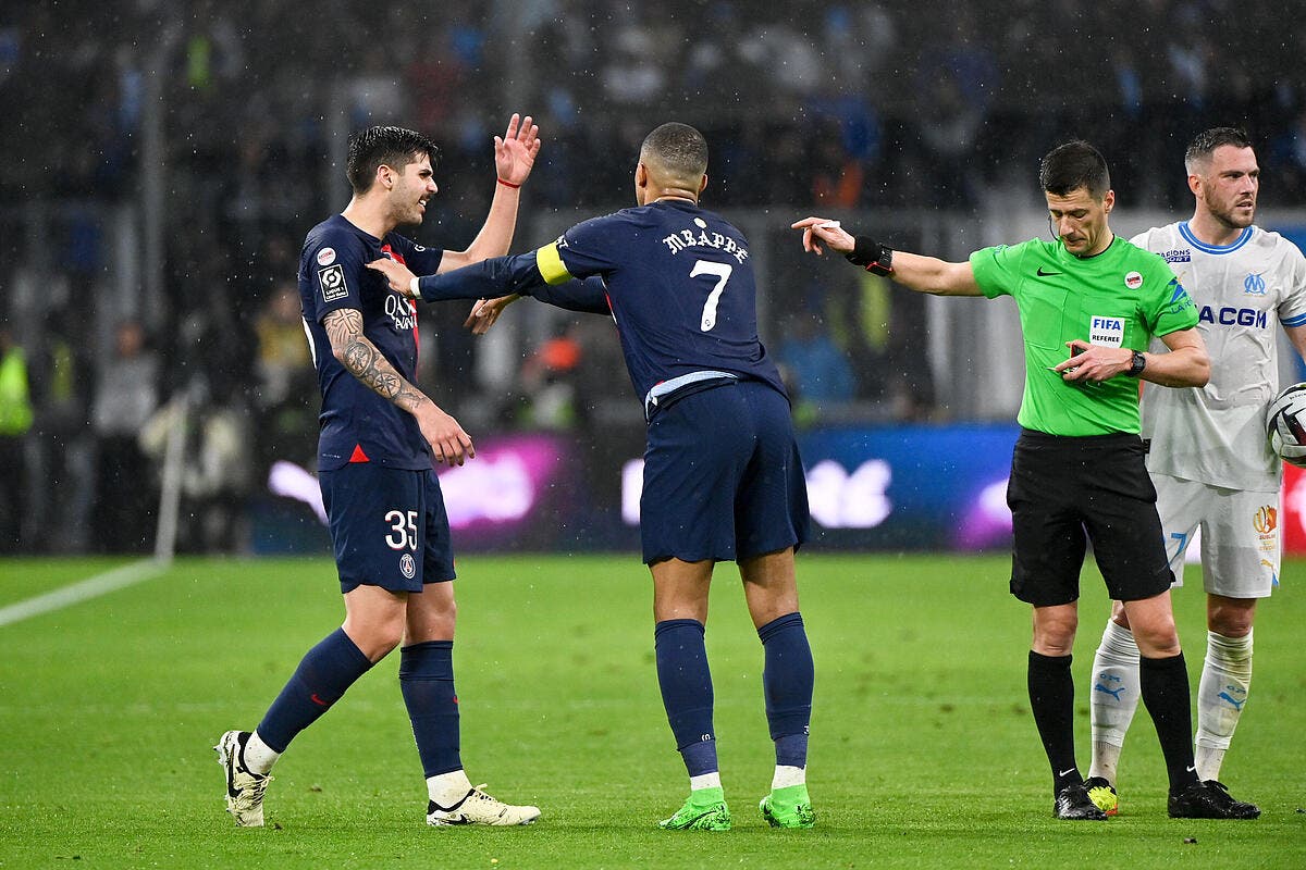 L’OM et le PSG mécontents, l’arbitre sort ses vérités thumbnail