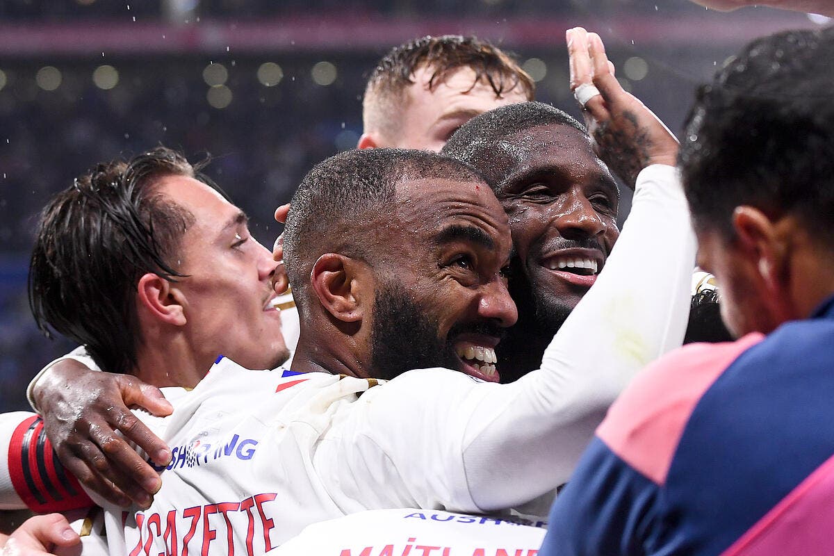 OL : Lacazette métamorphosé, il retourne sa veste - Olympique Lyonnais thumbnail