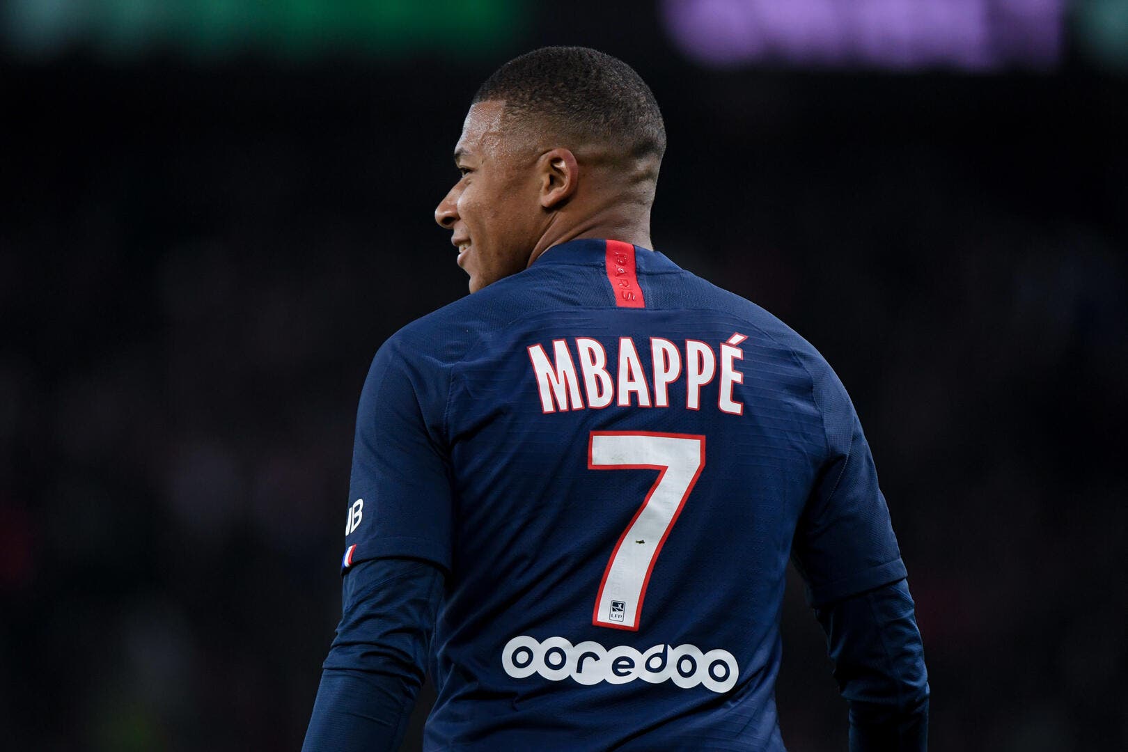 Телефон мбаппе. Мбаппе футболист. Mbappe 7 футболист. Килиан Мбаппе обои. Килиан Мбаппе футболист.