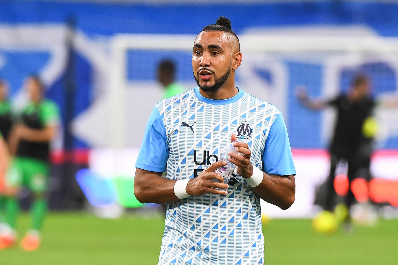 Foot OM – OM: Payet abuses the room, he balances the files