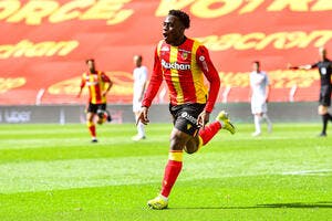 Lens : Arnaud Kalimuendo de retour au PSG