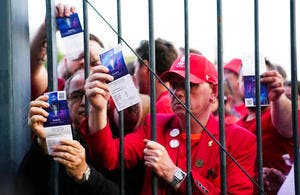 « Stade de Farce », l'organisation française scandalise le monde