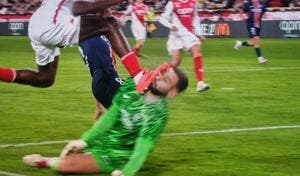 PSG : Donnarumma sorti après une violente semelle au visage