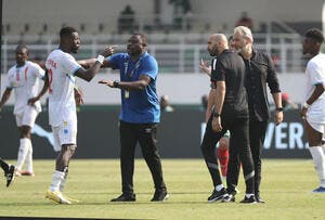 La CAN en folie, Mbemba attaqué en rentrant aux vestiaires