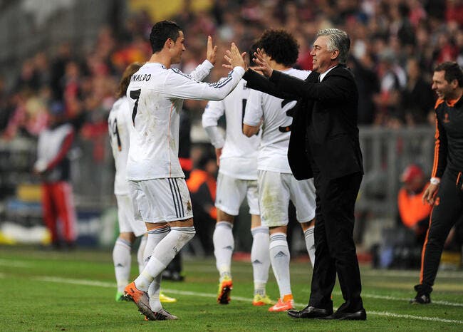 Cristiano Ronaldo a mis Ancelotti sur les fesses