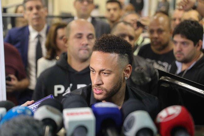 PSG : Neymar ne peut pas rentrer à Paris, il est débordé