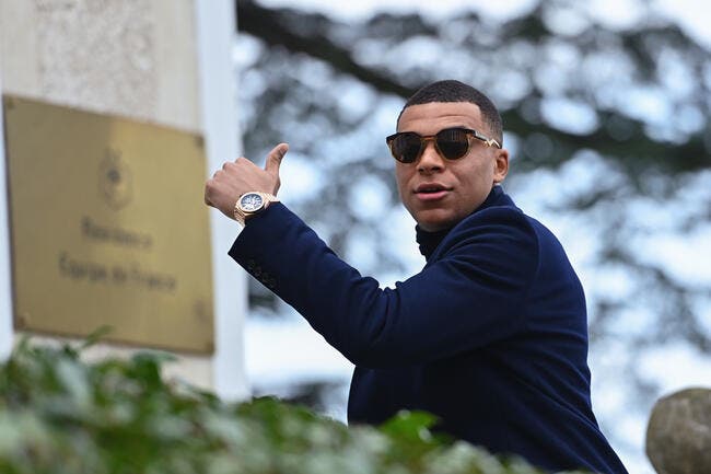 Mbappé au Cameroun avant de retrouver la furie parisienne