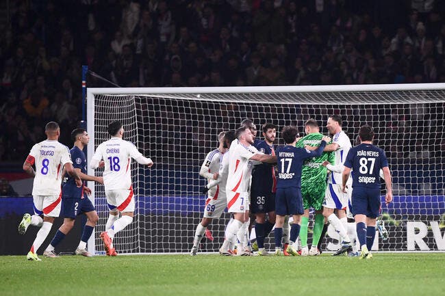 PSG-OL : Jaune pour Mikautadze, penalty oublié… L’arbitrage fait scandale