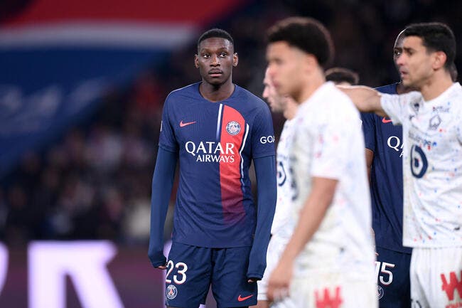 Kolo-Muani viré, le PSG a tranché