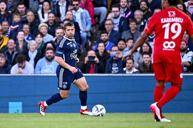 Lopez s’accroche à Bordeaux, Lizarazu le vire à coups de pied