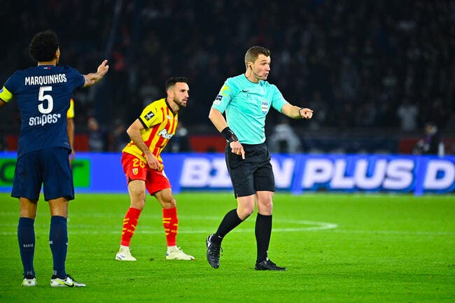 PSG-Lens : La VAR intervient, l'arbitre voit rouge