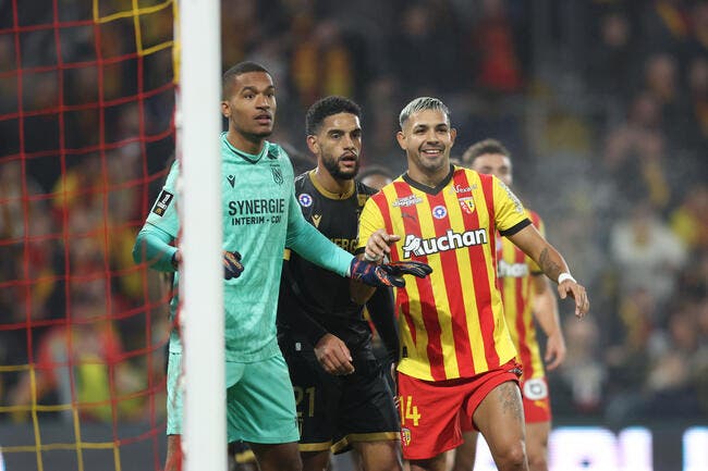 Lens crucifie Nantes sur le gong