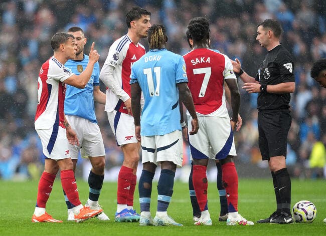 PL : Michael Oliver provoque la furia d'Arsenal