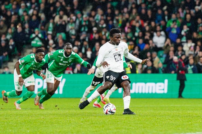 L'ASSE reine des penaltys cadeaux, son entraîneur enrage