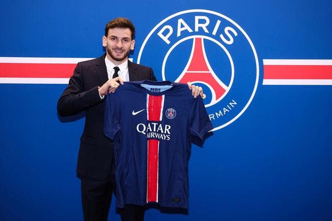 Officiel : Khvicha Kvaratskhelia signe au Paris Saint-Germain