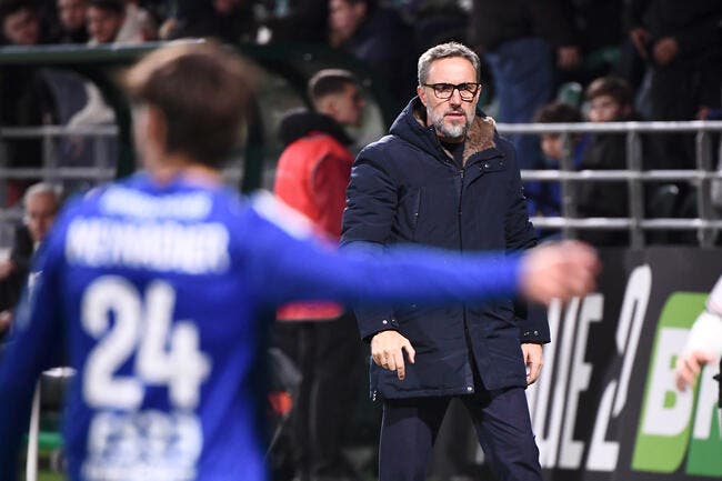 L2 : Le coach de Bastia agresse un joueur, l'énorme craquage