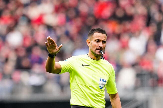 « C'est pas mon problème », l'arbitre de Rennes-PSG fait scandale