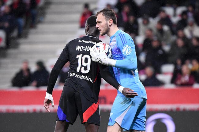 Lucas Perri meilleur gardien du monde, l'OL s'enflamme