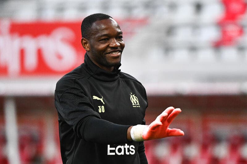 OM : Mandanda poussé en touche à Marseille ?