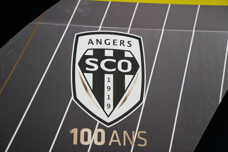  Angers interdit de recrutement, la FIFA persiste