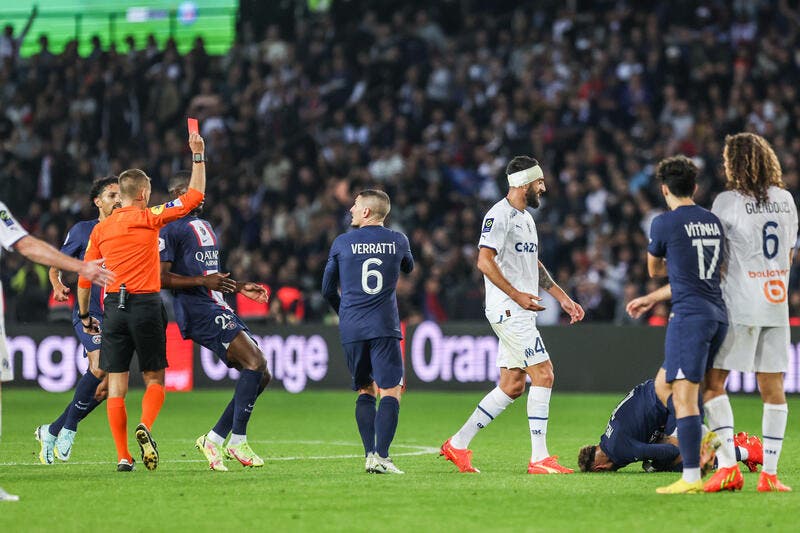 OM : Clément Turpin, meilleur joueur du PSG, l'arbitre se fait secouer