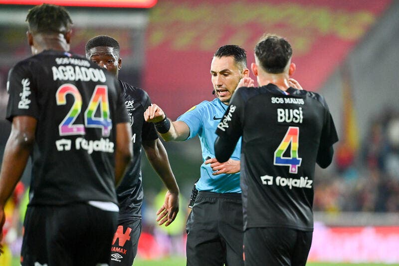 Lens domine Reims, l'OM enrage encore contre l'arbitre