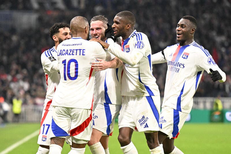  L'OL étrille Nice, Lacazette voit triple