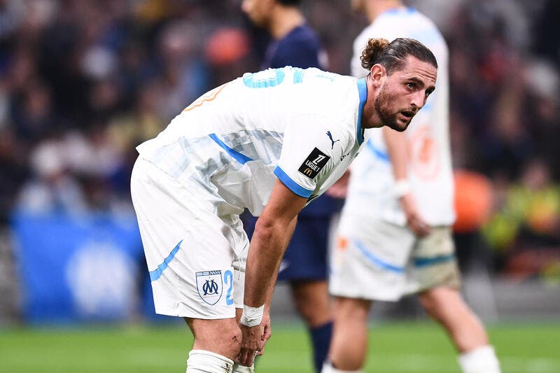 Adrien Rabiot pousse un joueur loin de l'OM