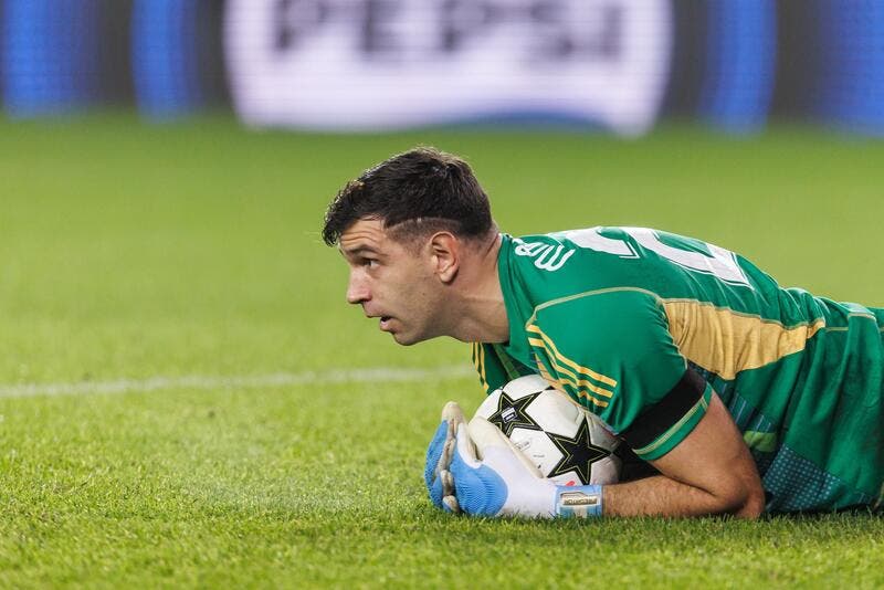  Emiliano Martinez concède le penalty gag de la soirée