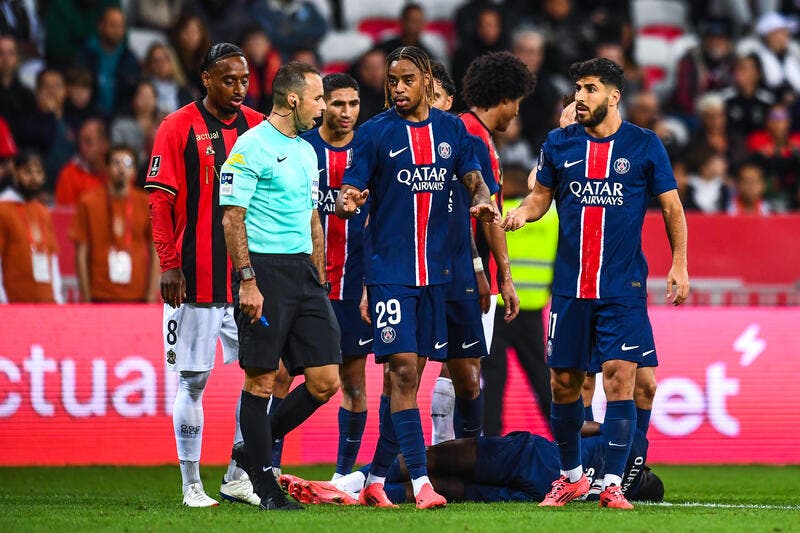  L'arbitre de Nice-PSG roule des mécaniques