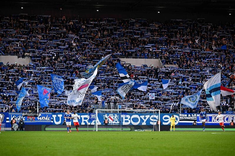  Drapeau algérien brûlé, un groupe entier sous la menace